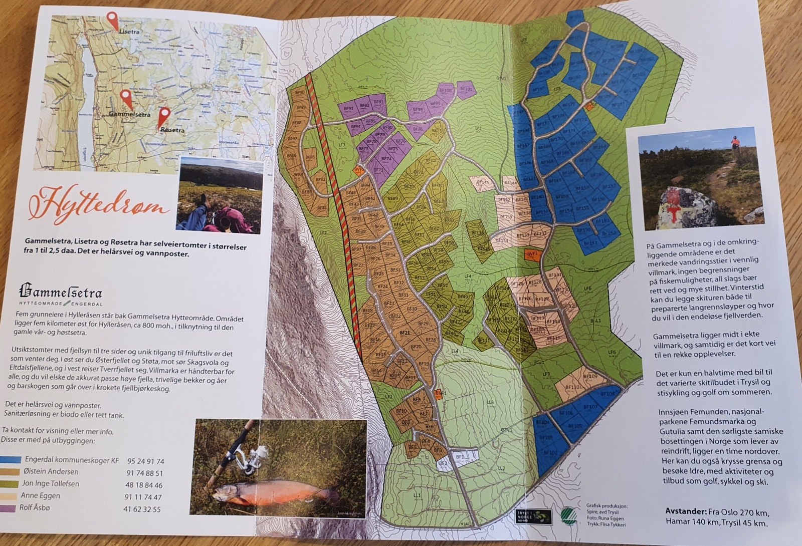 5 km øst for Hylleråsen, med utsikt til fjell i tre himmelretninger, finner du denne perlen av et hyttefelt. Hytta er tenkt på en av Engerdal Kommuneskoger sine tomter og det er de blå. Galleribilde