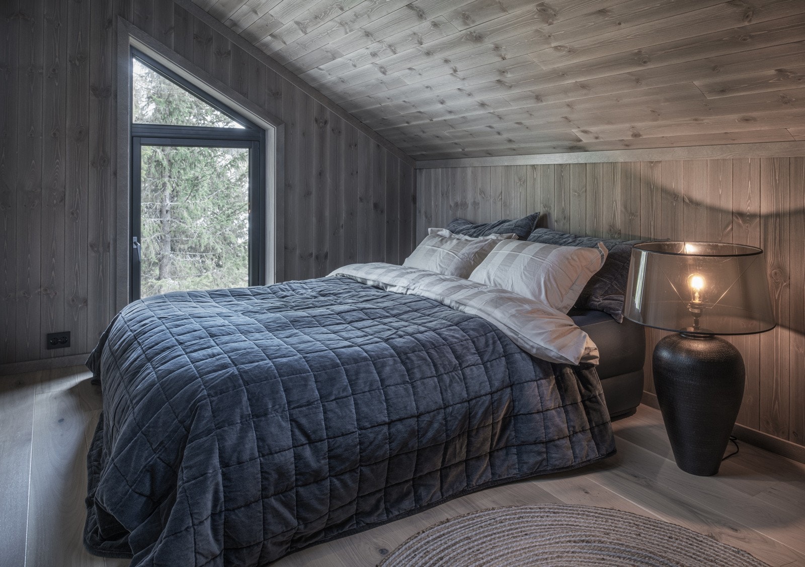 Soverom 3. God plass til seng og garderobeløsninger. I tillegg er det Soverom 4 på loft som ikke er avbildet. Galleribilde