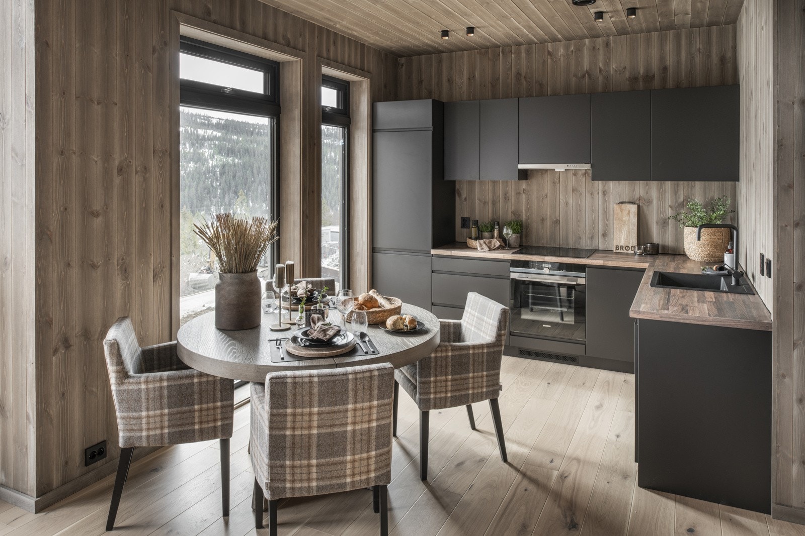 Lekker og ny kjøkkeninnredning. integrerte Siemens hvitevarer medfølger. Galleribilde