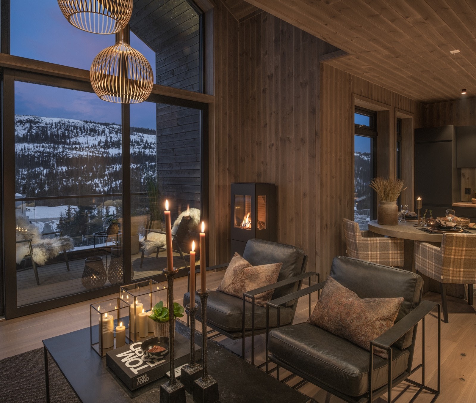 Romslig leilighet med høy standard og ekstra takhøyde. Galleribilde