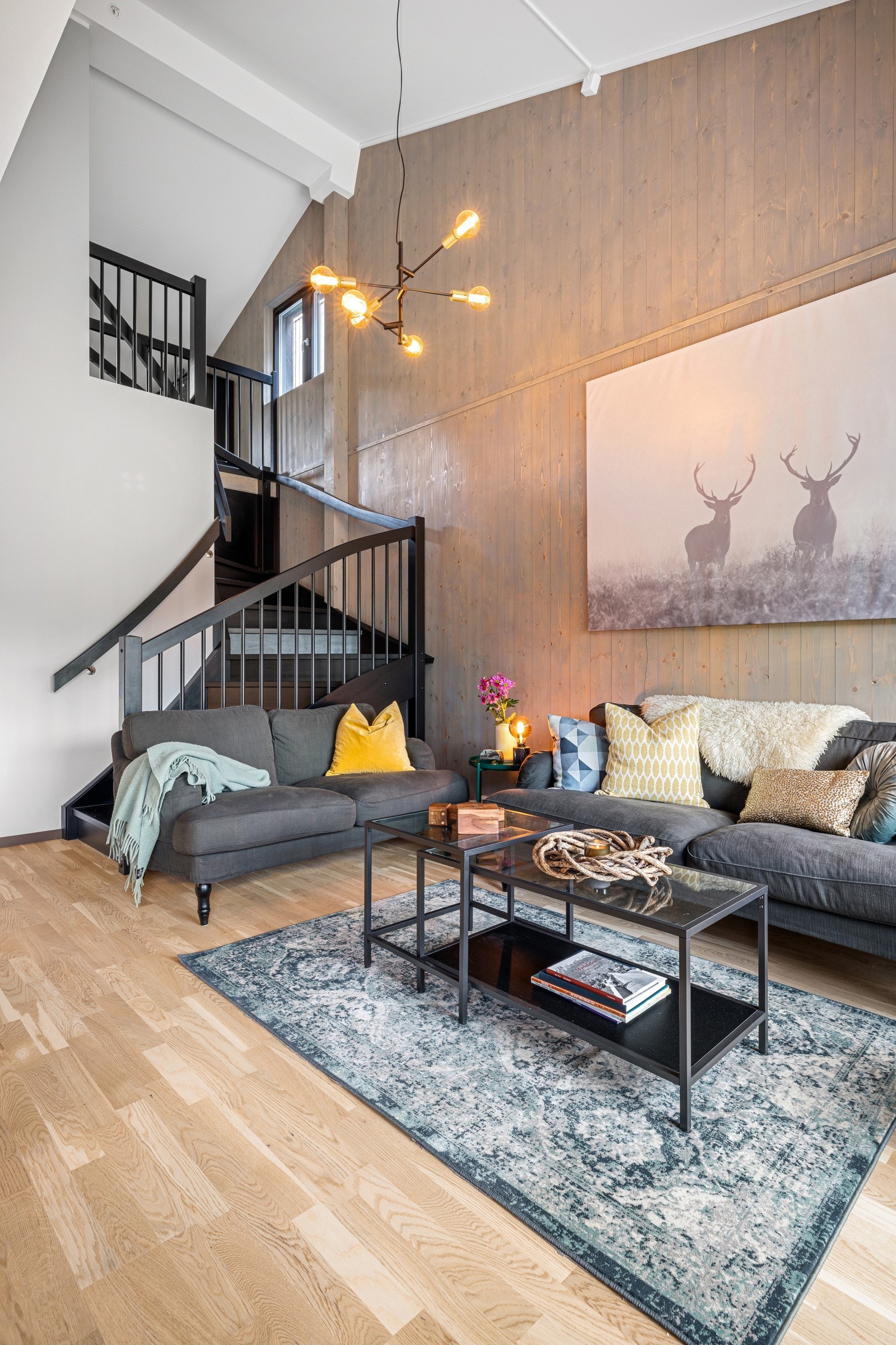 Det er lagt parkett på gulv Galleribilde