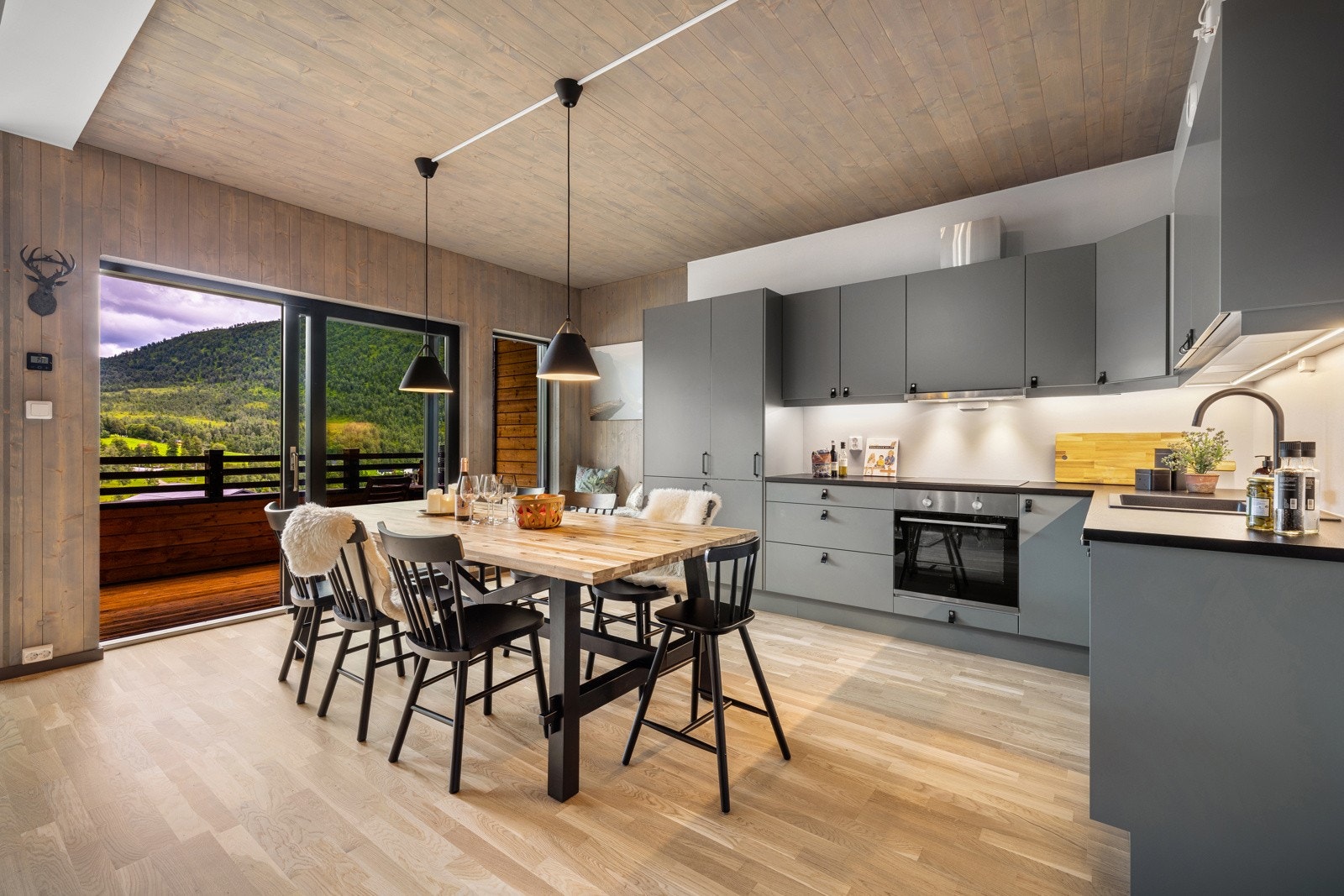 Fra stue/kjøkken er det utgang til balkong Galleribilde