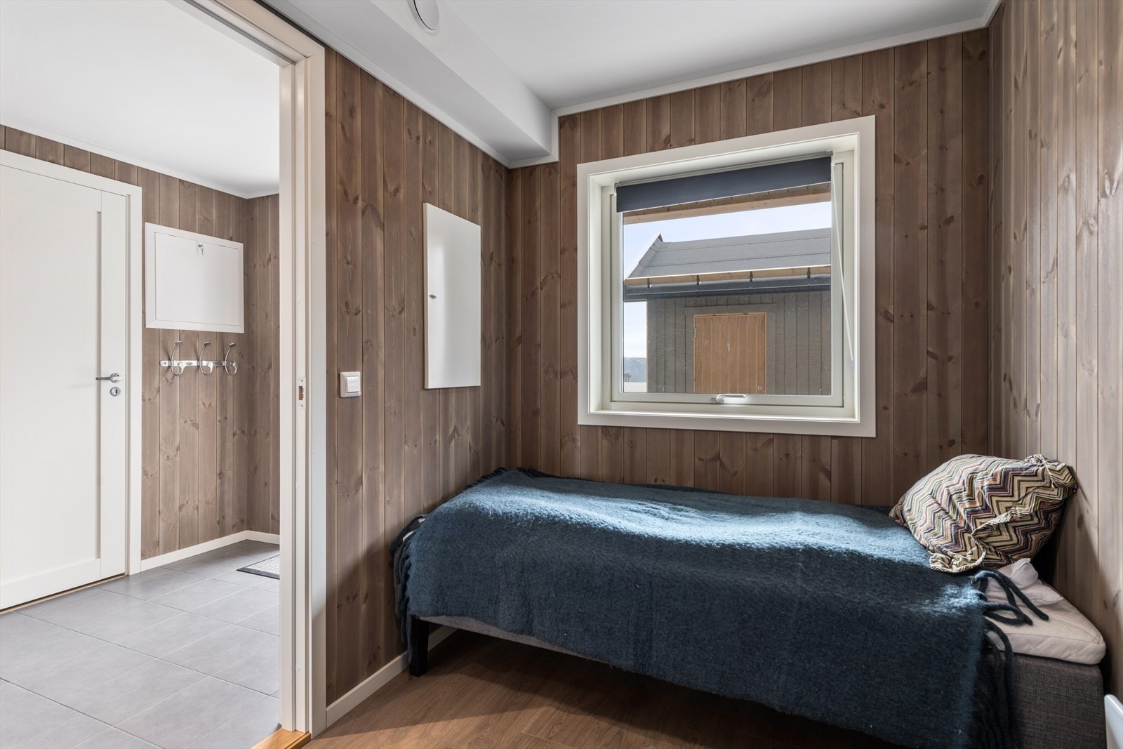 Soverom 2 med tilgang fra gang. Galleribilde