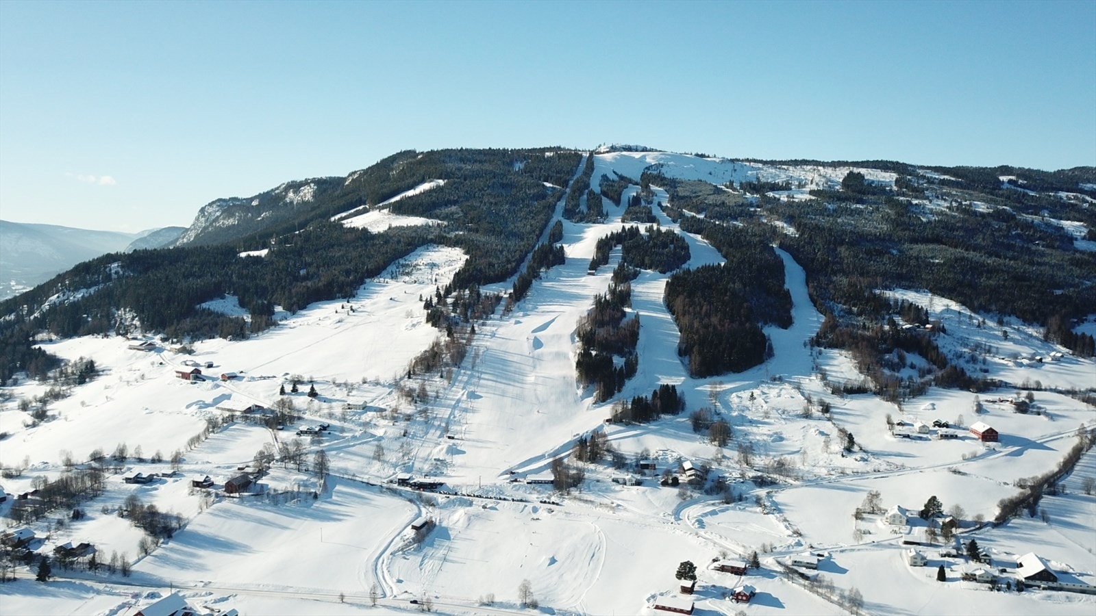 Skagahøgdi skisenter. Tenk deg å hoppe i skistøvlene og bare skli ut i bakken. Galleribilde