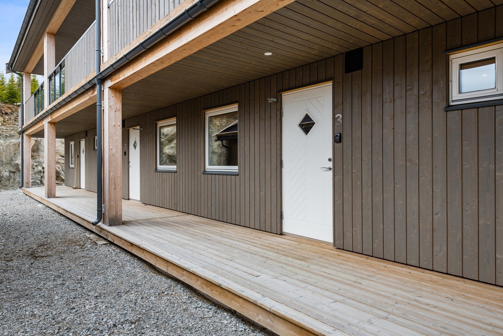 Overbygget inngangsparti mot sør. Galleribilde