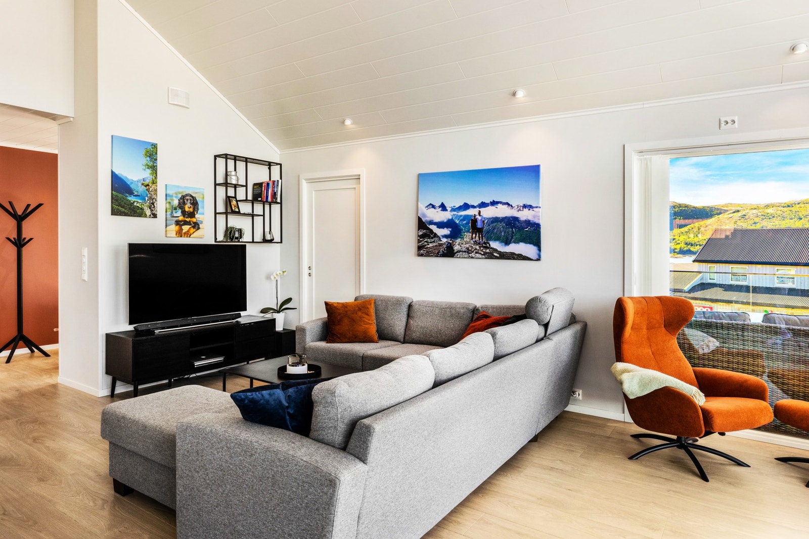 Flott leilighet med tidsriktige overflater Galleribilde