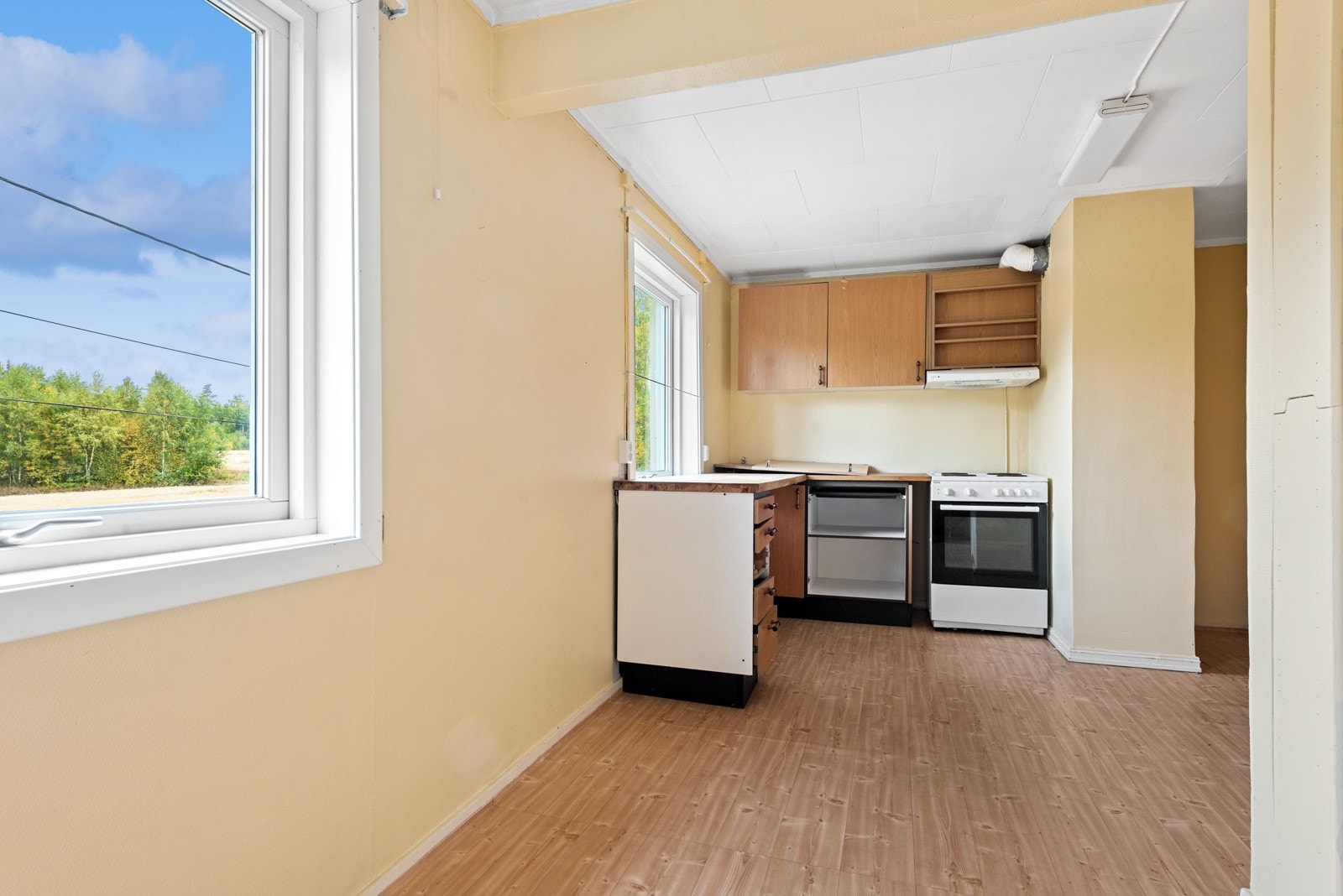 Kjøkken med eldre innredning. Galleribilde