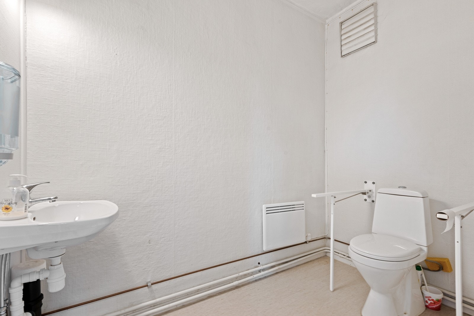 HC-toalett i tilknytning til forsamlingssalen. Galleribilde