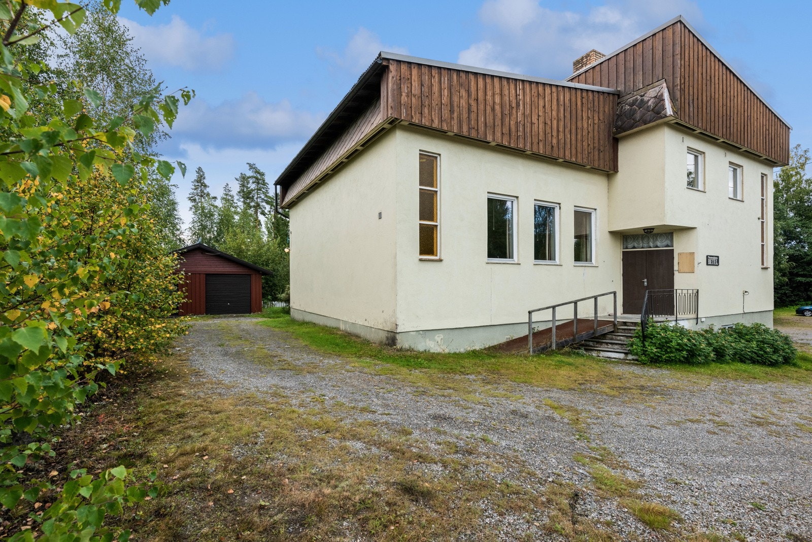 Tidligere bedehus/forsamligslokale med leilighet i 2. etasje. Galleribilde