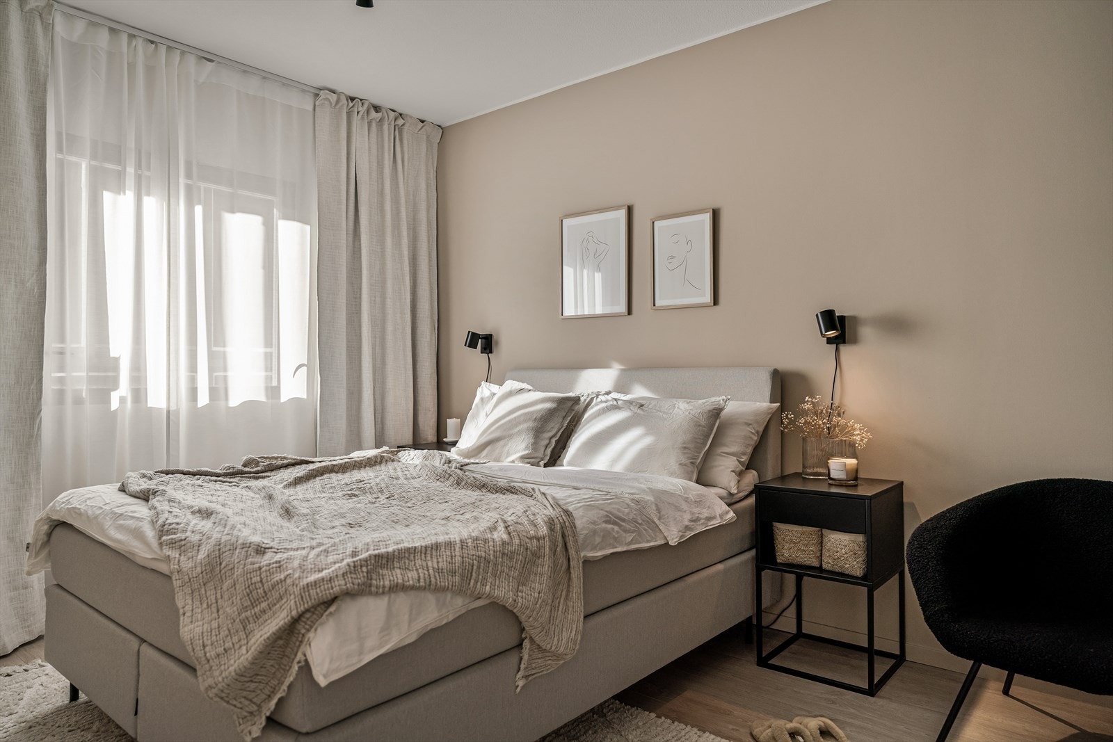 Leiligheten har to romslige soverom som måler til 12,5m² og 8,6m². Galleribilde