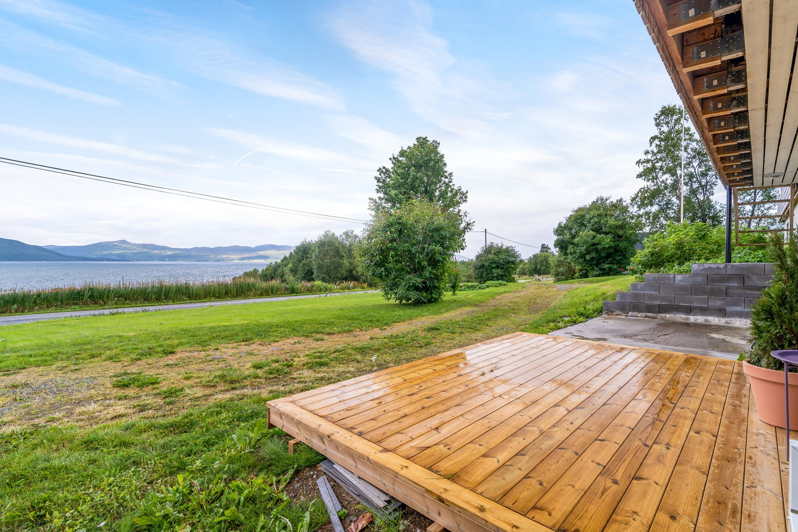 Treplatting i forbindelse med inngang til hybelleilighet