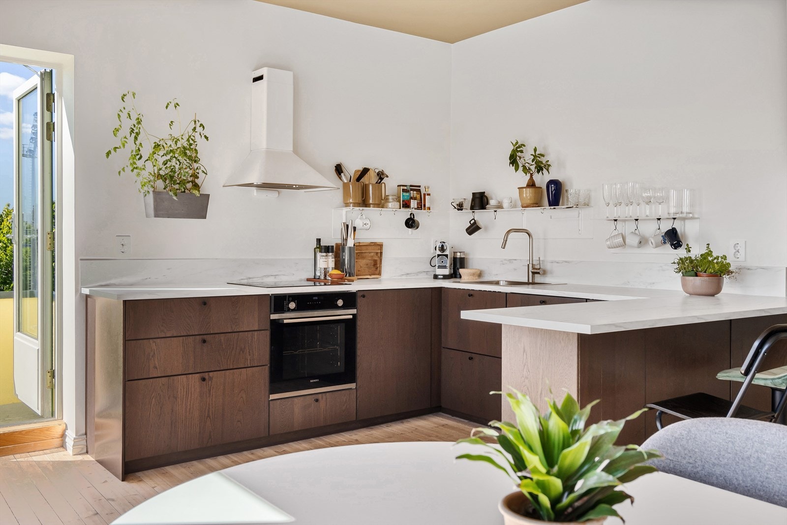 Leiligheten ble pent pusset opp i 2021/22 og holder en gjennomgående god standard Galleribilde