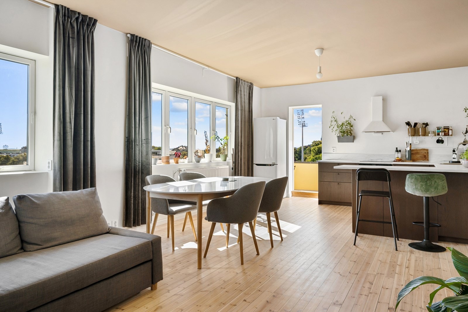 Vinduer fra 2007 og balkongdør fra 2020 Galleribilde