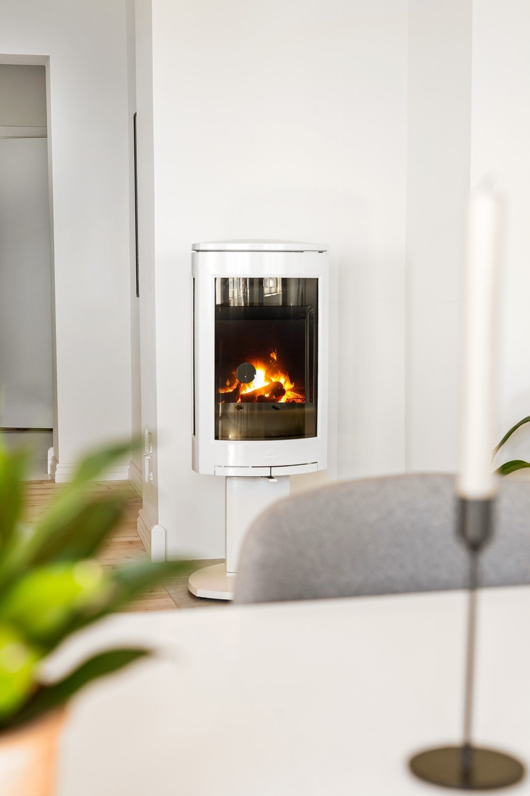 Den nye og effektive peisen sikrer godt med varme på kalde høst-og vinterkvelder Galleribilde