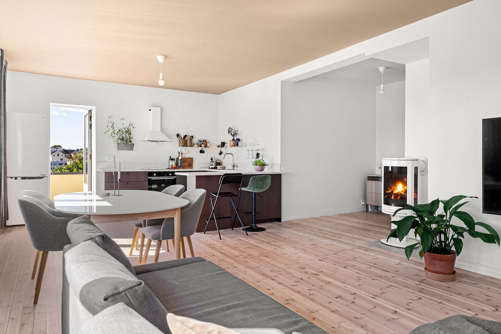 Rommet har et lyst og luftig preg Galleribilde