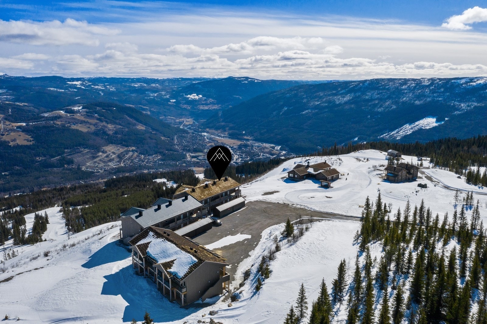 Utsikt over hele Gol, samt innover mot Norefjell og videre nedover dalen! Galleribilde