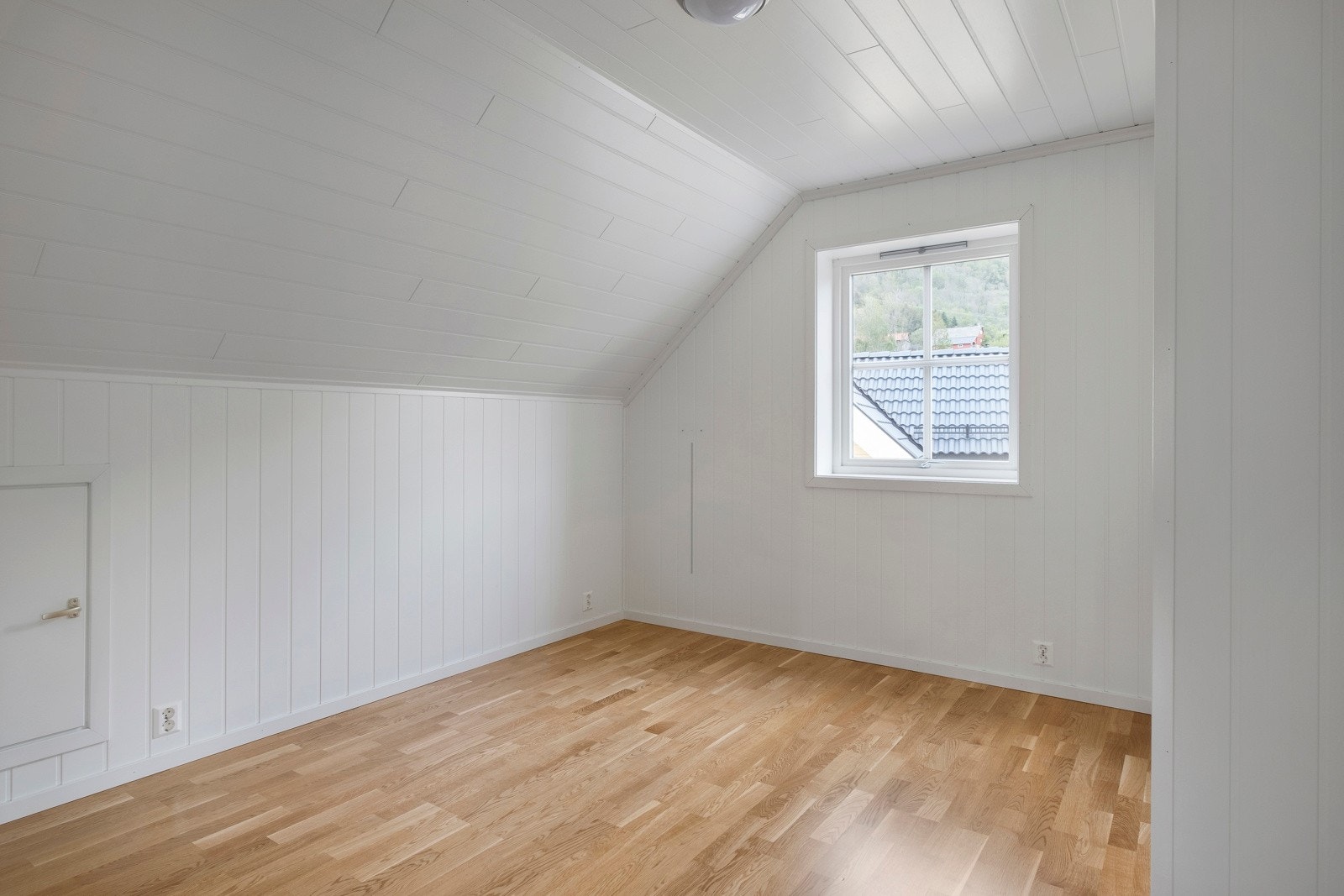 Lyse og fine soverom, alle av god størrelse med plass til seng og garderobe. Galleribilde