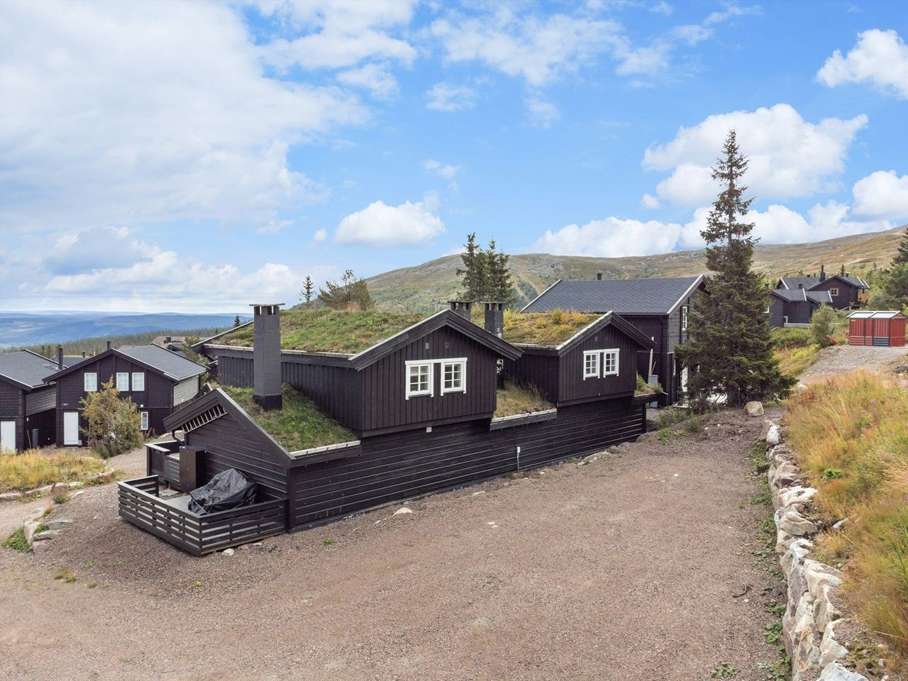 Parkering rett bak hytta og vei fram hele året Galleribilde