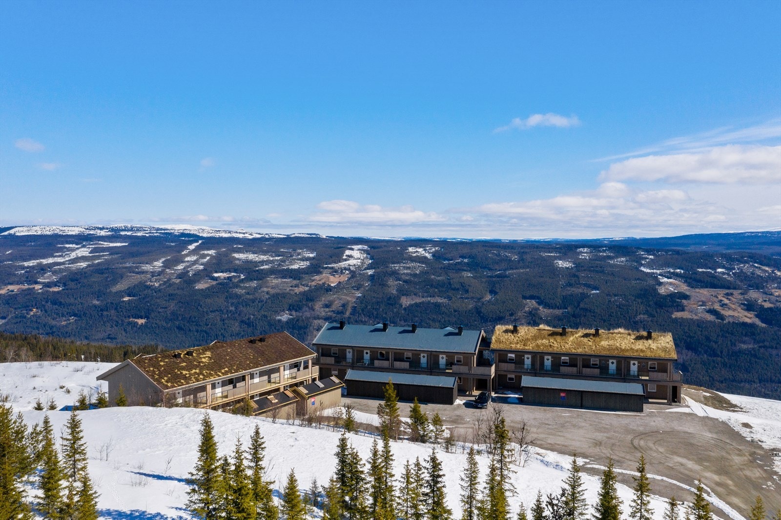 Skagahøgdi er under utvikling og er blitt en populær destinasjon for både alpint og langrenn på vinterstid. Galleribilde
