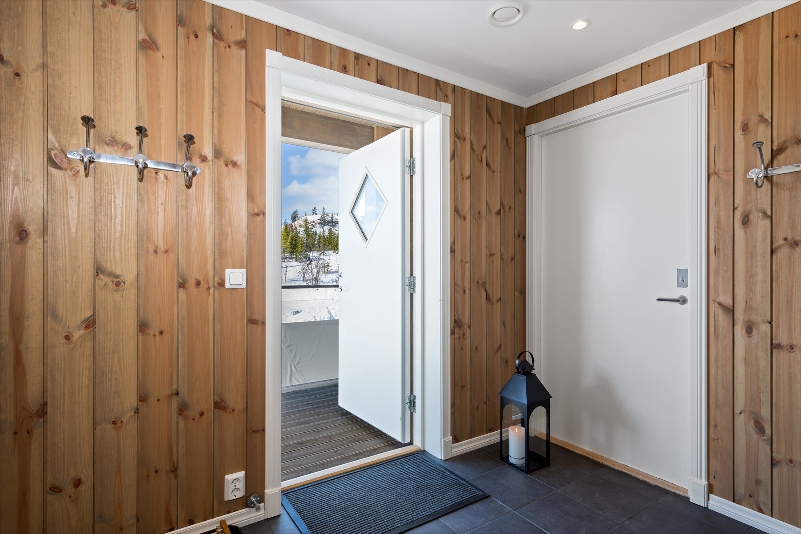 Entré/gang.
Bildet er fra tilsvarende leilighet, bare speilvendt. Galleribilde