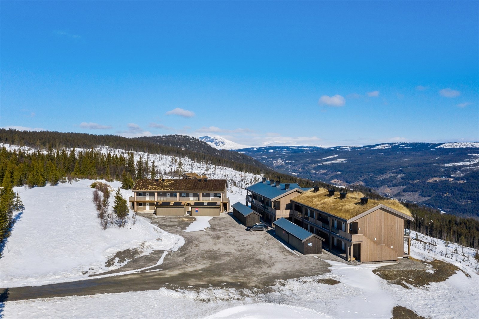I sommerhalvåret er det flotte tur- og sykkelstier i retning Hemsedal og Ål. Galleribilde
