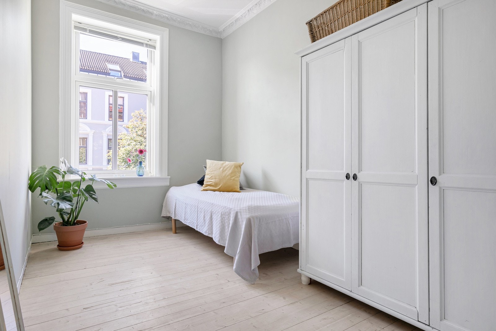 Lys og luftig klassisk 2-roms leilighet beliggende i hjertet av Torshov med enormt potensiale. Galleribilde