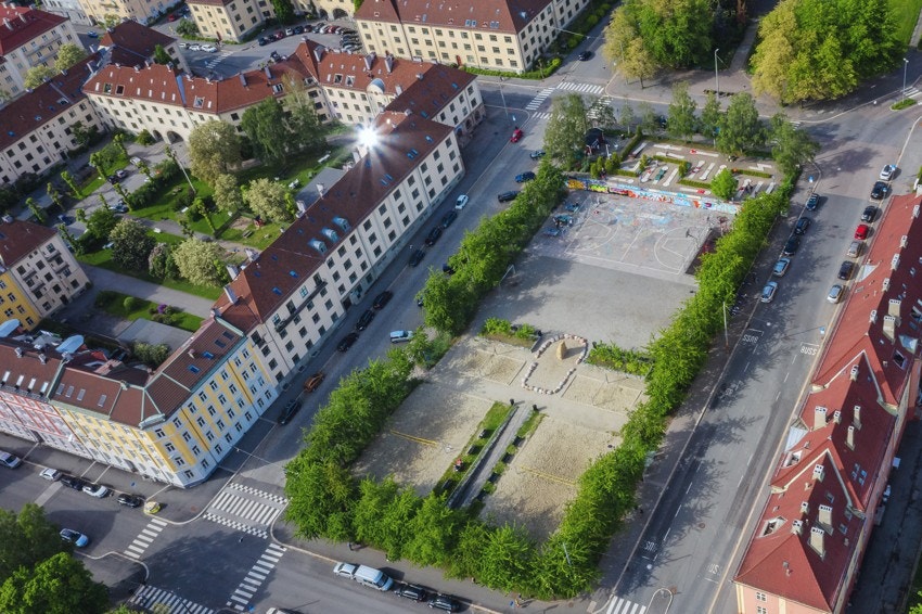Spillplassen på Torshov. Her finnes bl.a. minigolf, volleyball, basketball, fotball og utendørs treningsapparater. Galleribilde