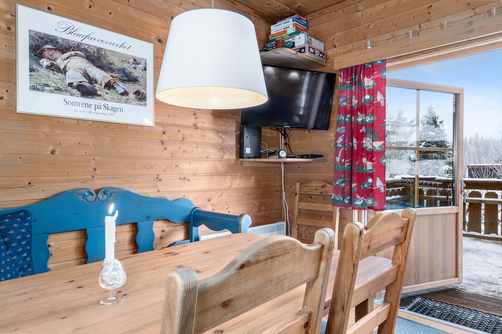 Det er turstier og skiløyper like ved hytten. Galleribilde