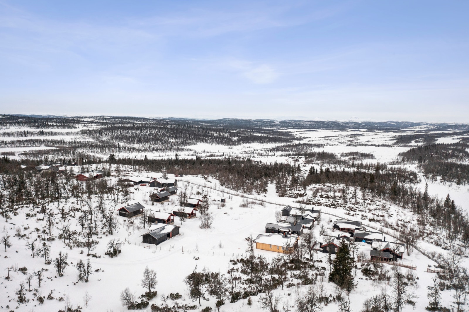 Her er kort vei til snaufjell og turstier! Velpreparerte skiløyper rett utenfor tunet, tilknyttet et stort og variert løypenett. Galleribilde