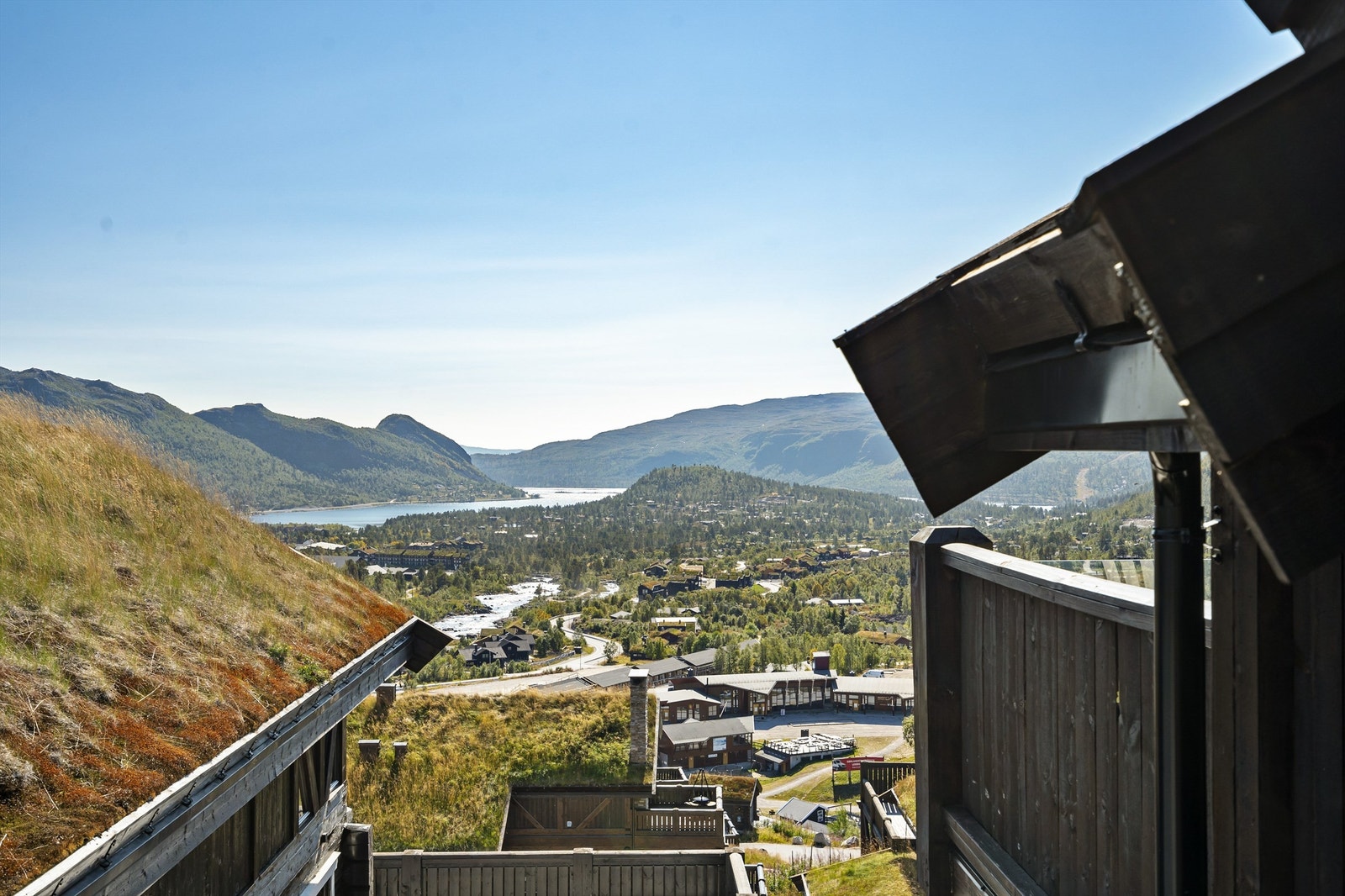 Utsikten mot skisenteret, Otra, Haretevann, Otrosåsen, Enden og Hartevassnutane. Galleribilde