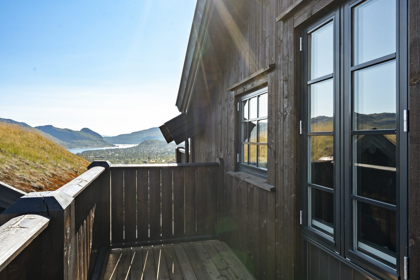 Utsikten mot skisenteret, Otra, Haretevann, Otrosåsen, Enden og Hartevassnutane. Galleribilde