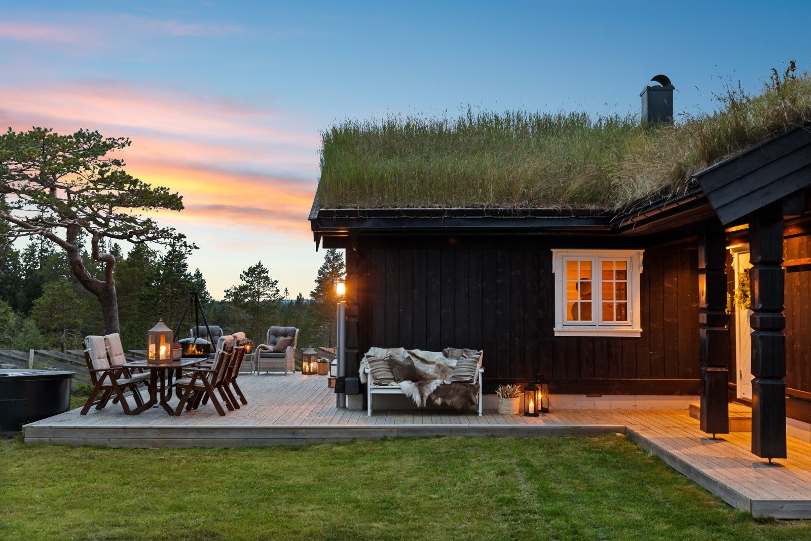 Hytta omkranses av vakker natur, og her er det flott turterreng som byr på god rekreasjon sommer som vinter. Galleribilde