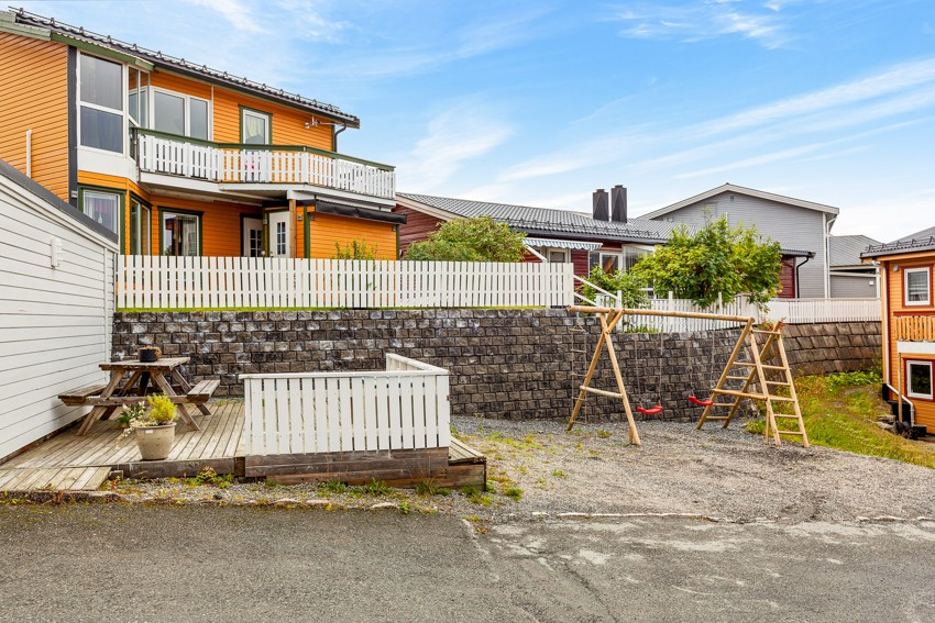 Opparbeidet fellesområde mellom garasjen og boligen.