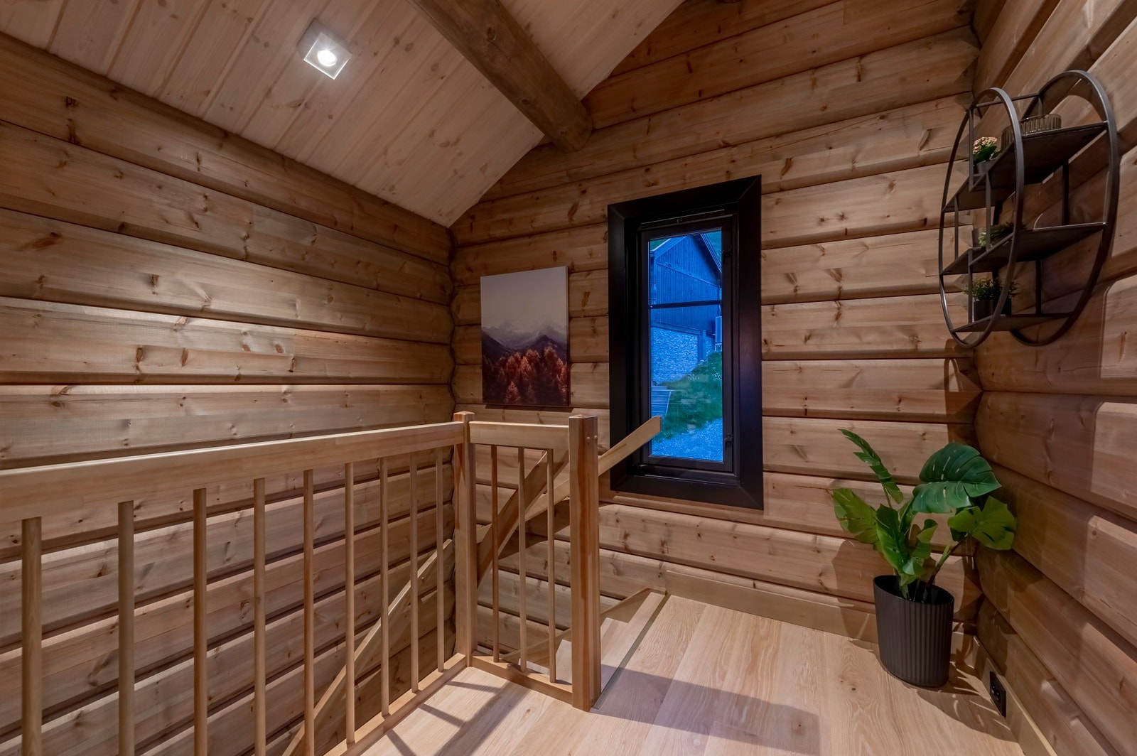 i 2. etasje er det god takhøyde gir boligen en god og luftig romfølelse Galleribilde