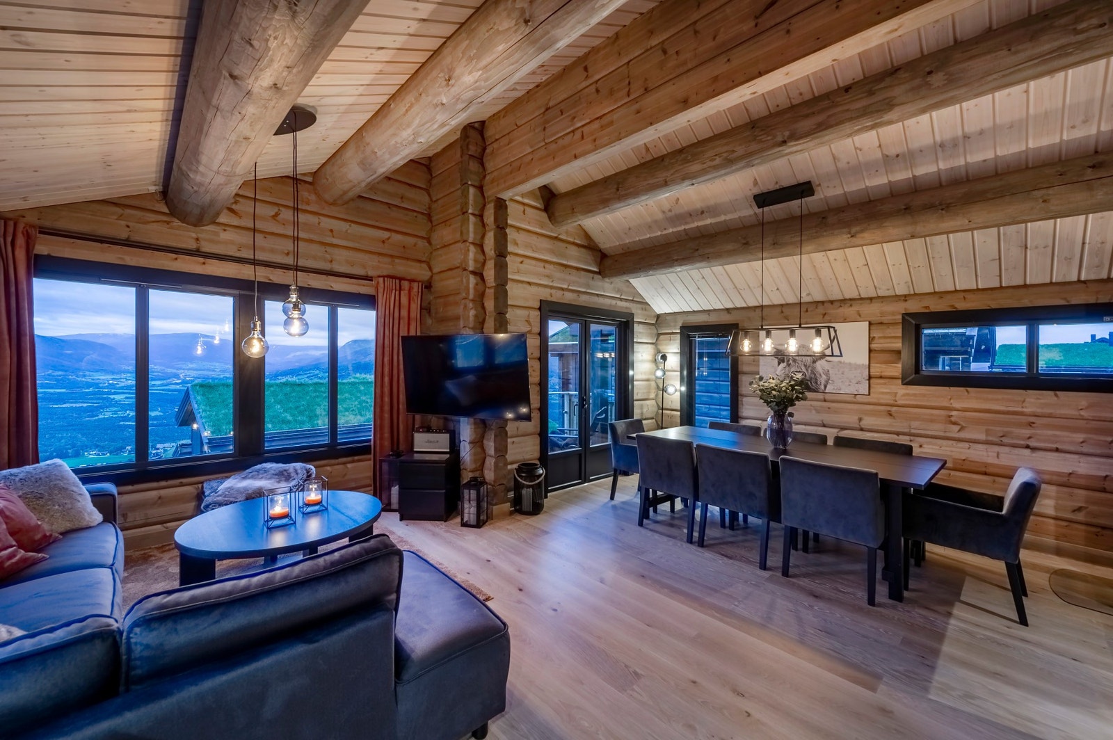 Romslig åpne stue- og kjøkkenløsning på hele 29 kvm. Galleribilde