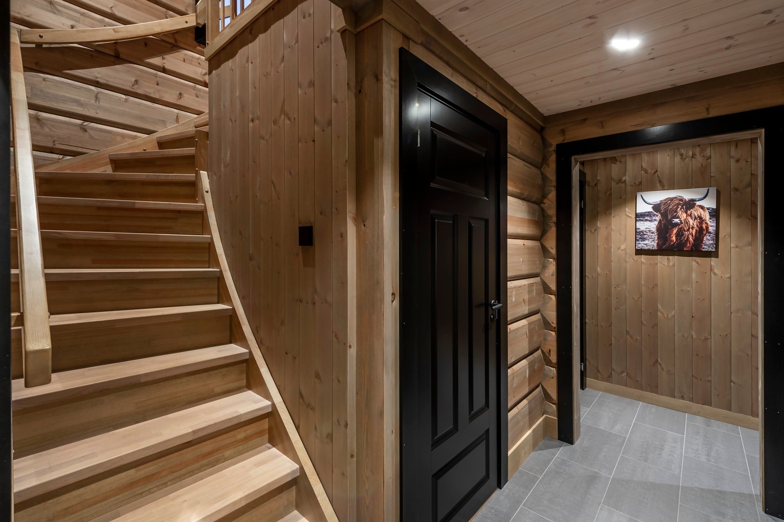 Hytten er over to plan og har et samlet bruksareal på 95 kvm. Galleribilde