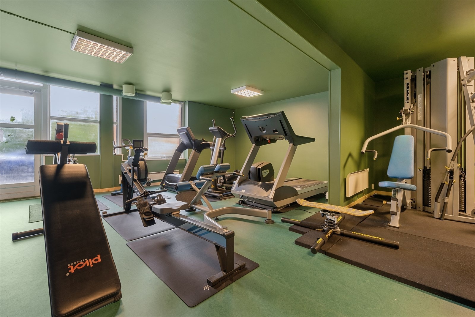 Borettslaget byr på blant annet på felles treningsrom, aktivitetsrom, badstue, bordtennins, fellesmiddag tirsdag - torsdag, to gjestehybler som kan leies til egne gjester Galleribilde