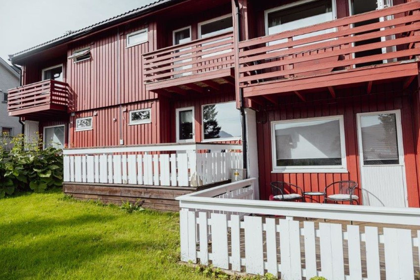 Sameiet fremstår velfungerende og trivelig. Lave felleskostnader.