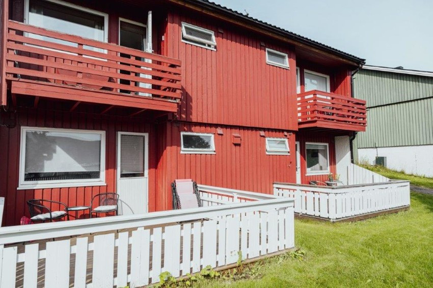 Parkering på oppstillingsplasser på sameiets tomt.