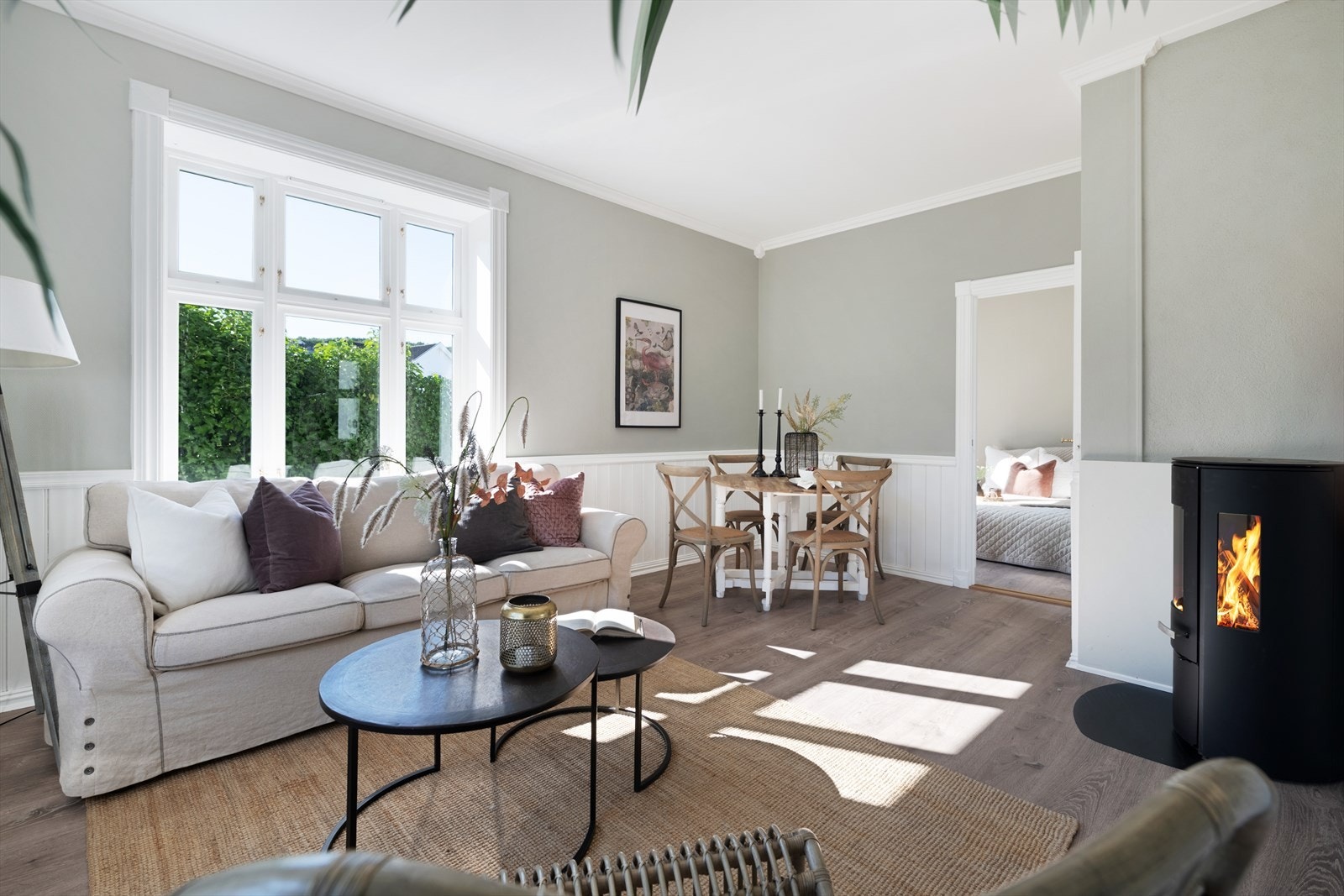 Nordvik v/Jørgen Nyhus har gleden av å presentere Bekkegata 7B og denne sjarmerende eierleiligheten beliggende i hjertet av Horten m/gangavstand til "alt". Galleribilde