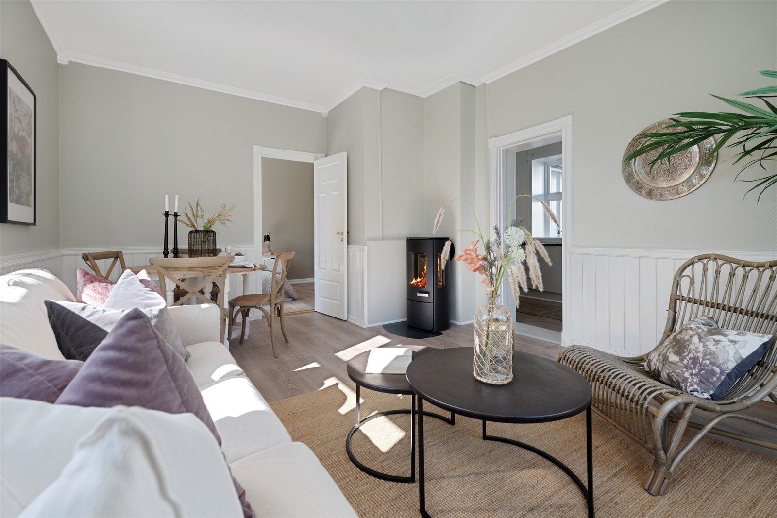 Det er nylig montert et moderne ildsted. Galleribilde