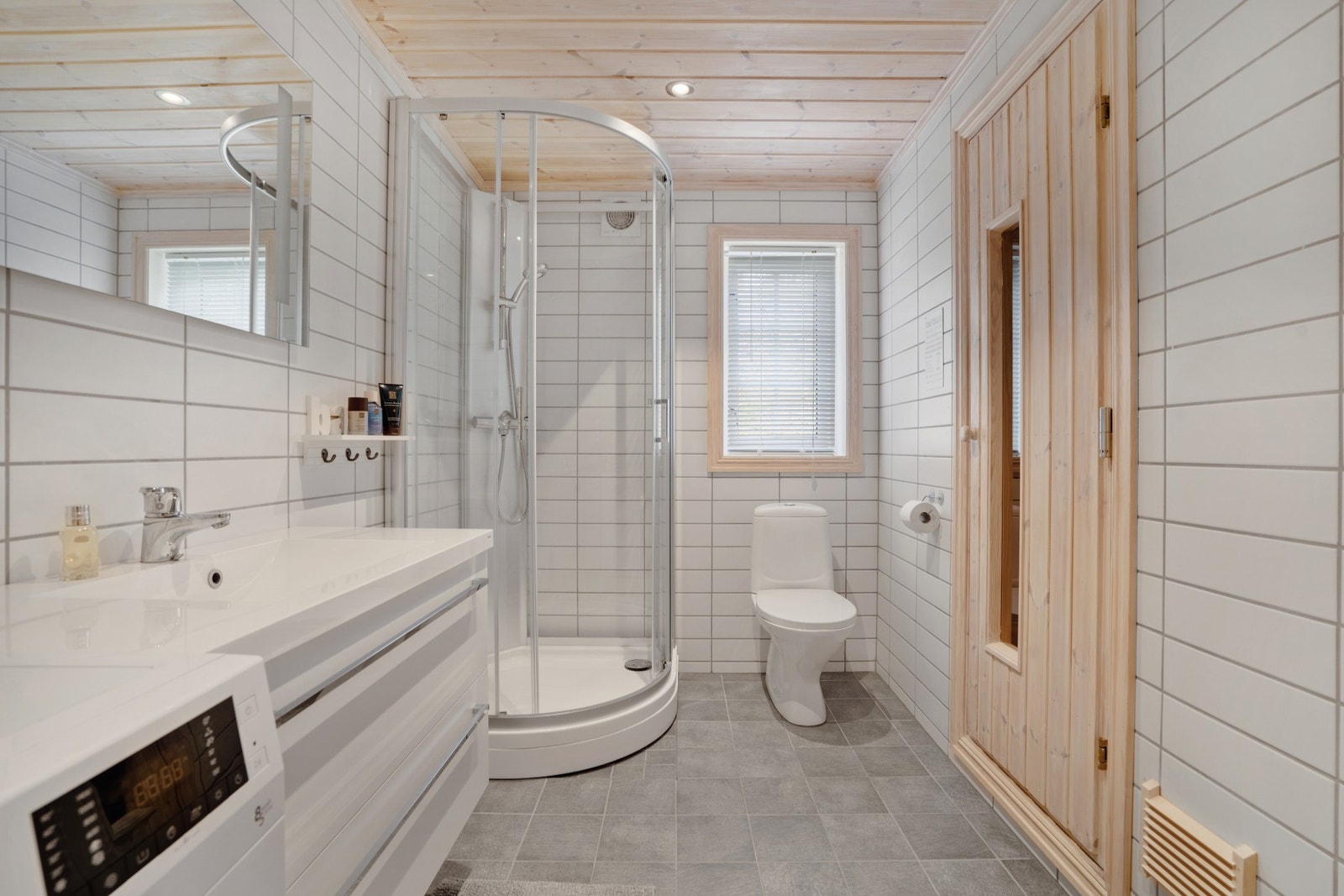 Bad m/badstue og opplegg vaskemaskin Galleribilde