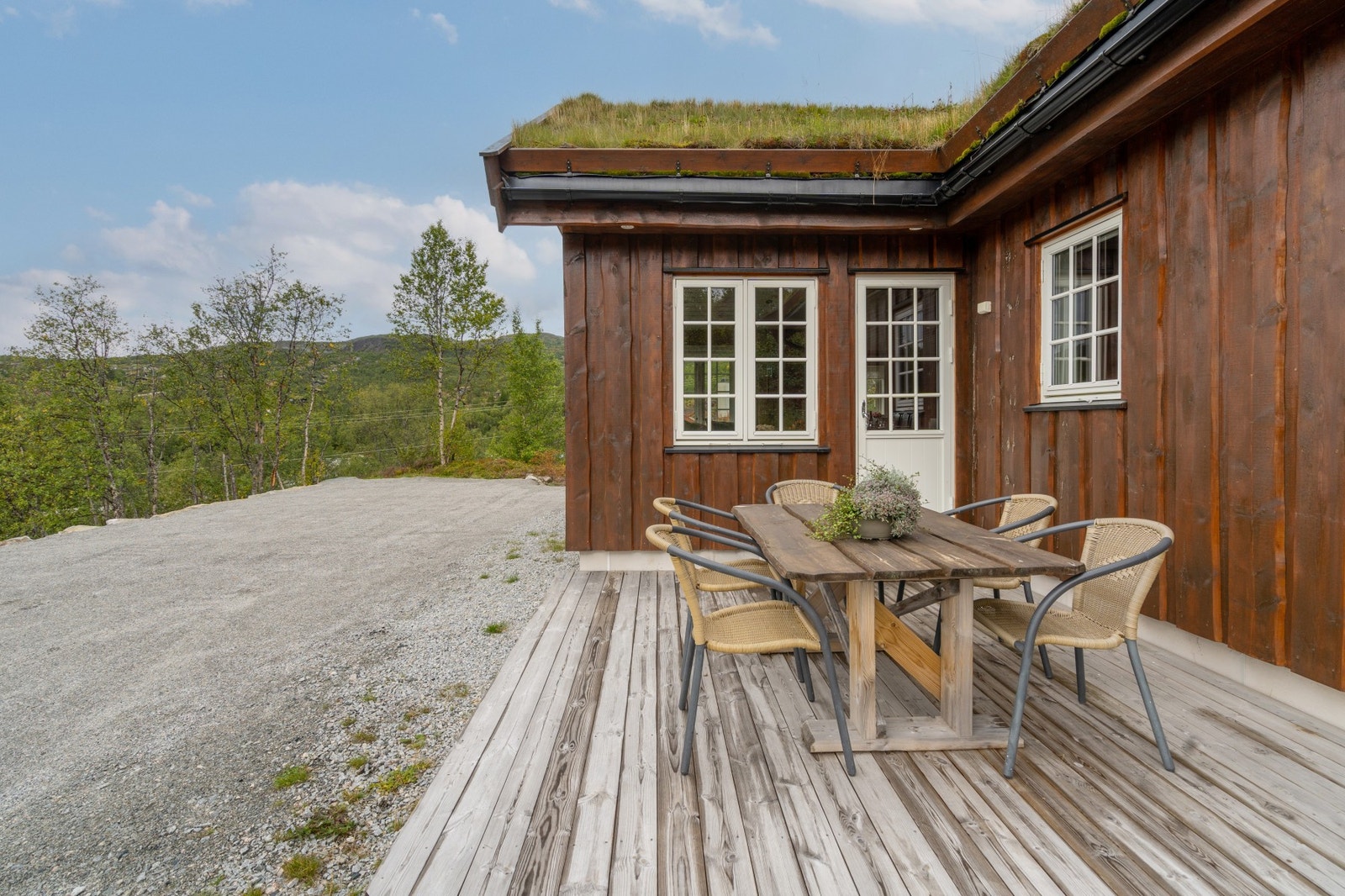 Utsnitt solrik terrasse Galleribilde