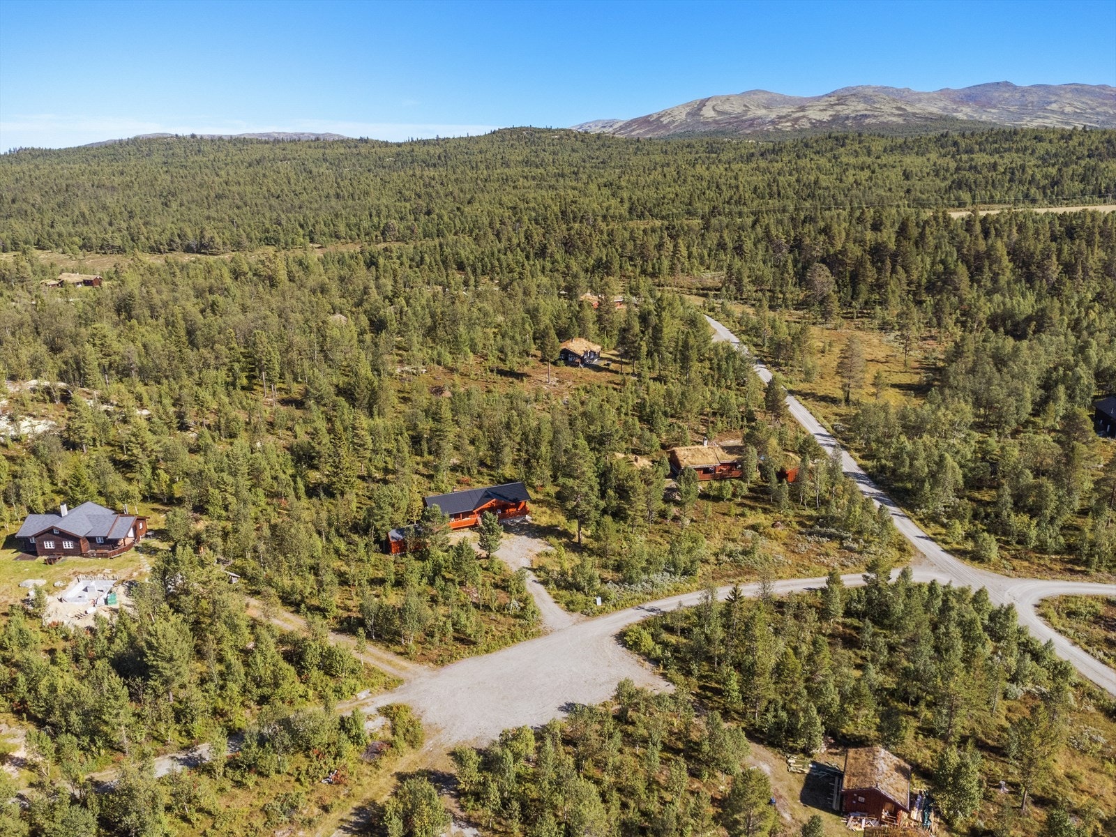 Nærmeste alpinanlegg ligger ca 5 minutter unna på Dalseter Høyfjellshotell. Her kan man stå på alpint og snowboard eller gå på ski i oppkjørte skiløyper i vinterhalvåret. Galleribilde