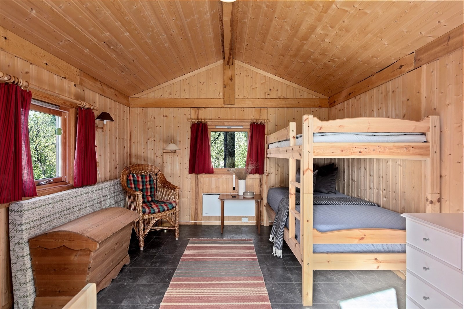 Annekset kan benyttes som et ekstra soverom eller TV-stue - alt etter behov. Galleribilde