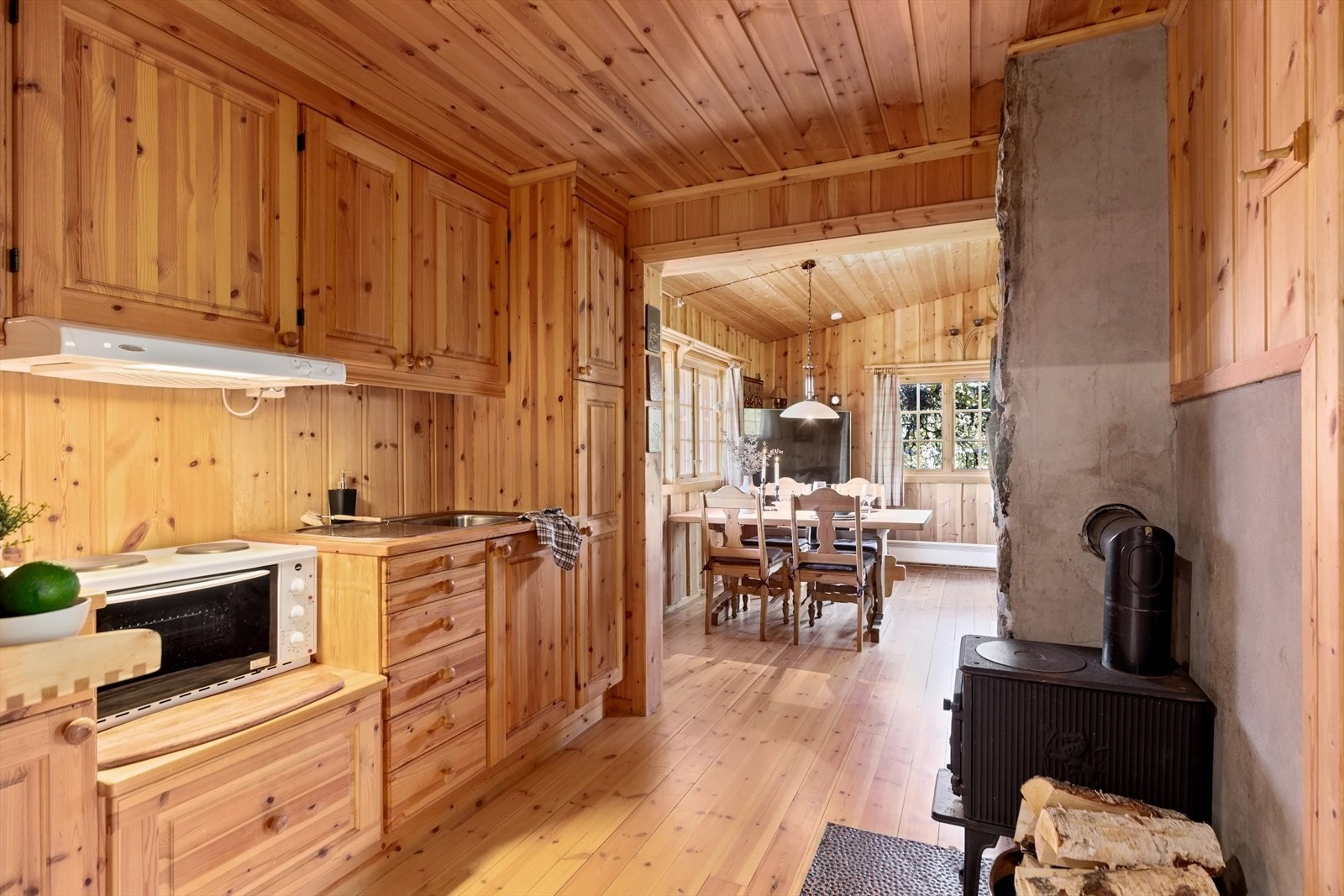 Over og- underskap med gir godt med lagringsplass. Galleribilde