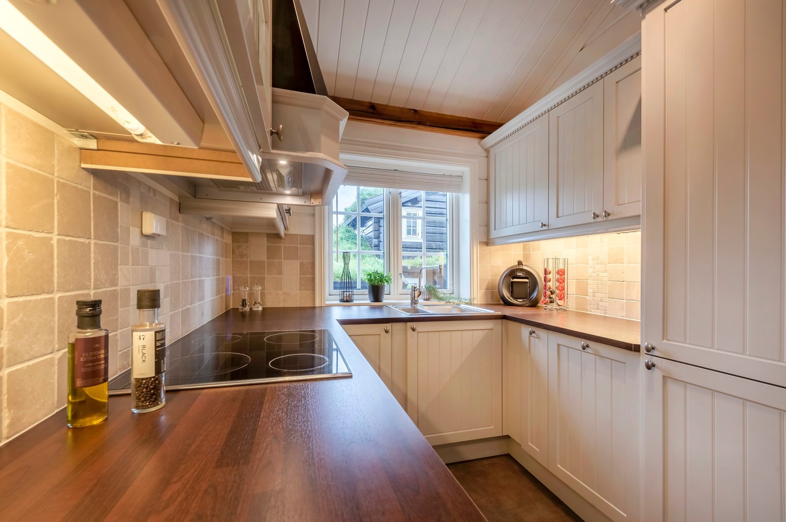 Annekset har også sitt helt eget kjøkken på 4,5 kvm. Galleribilde