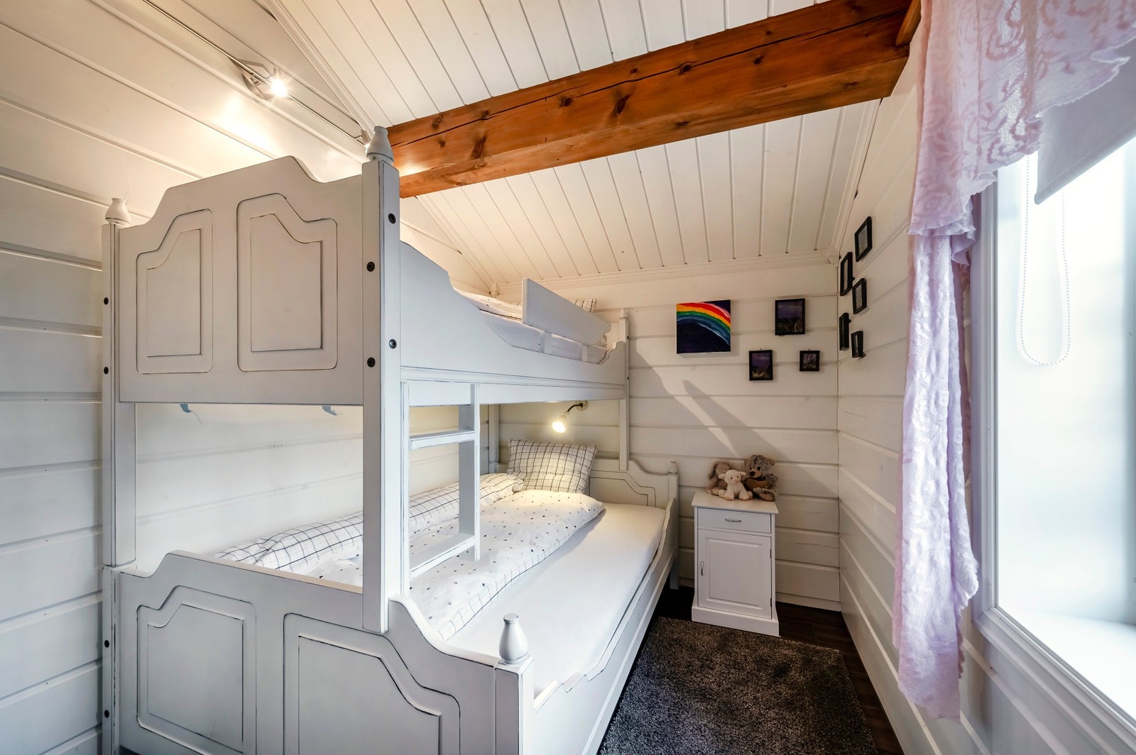 Soverommene er på henholdsvis 4,6 kvm, 5,9 kvm og 10,8 kvm. Galleribilde