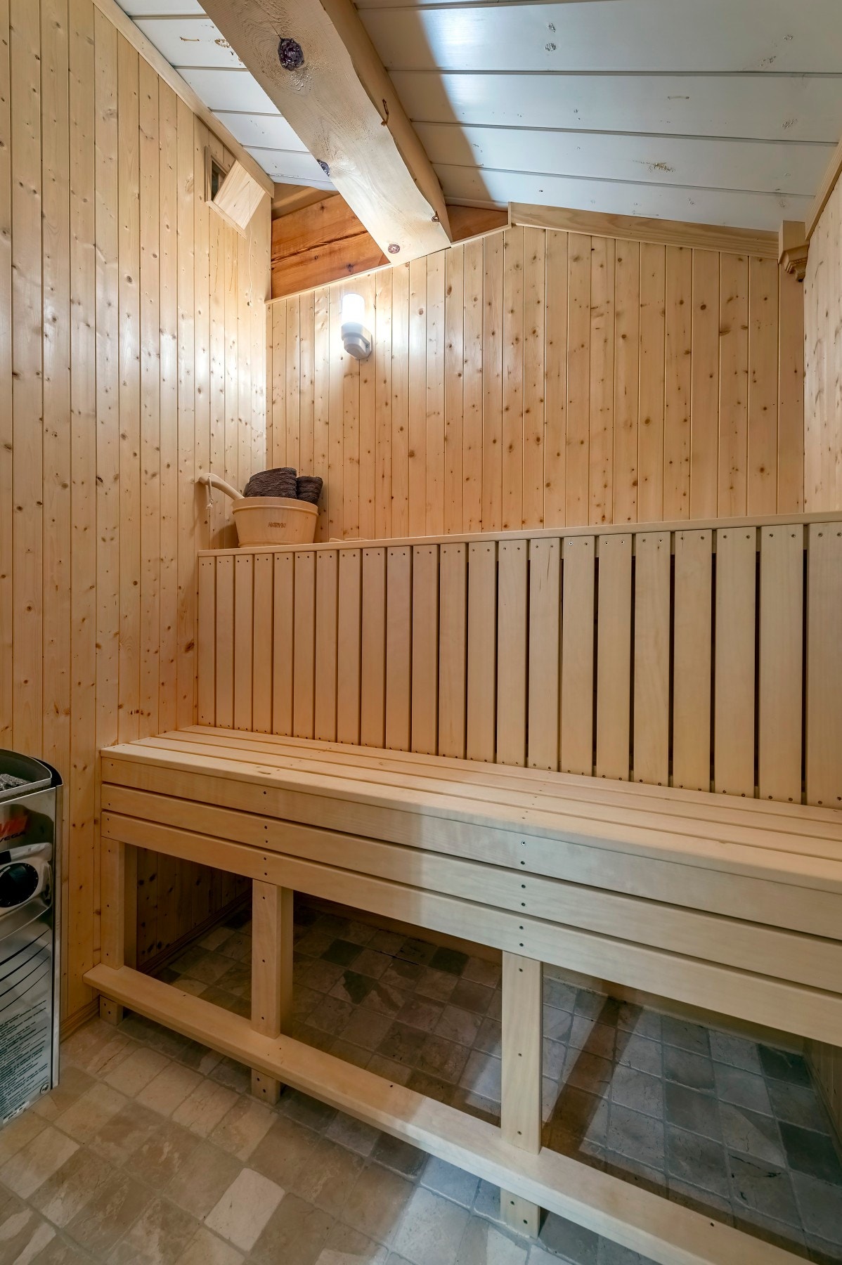 Fra badet har man inngang til en flott badstue på 2 kvm. Galleribilde