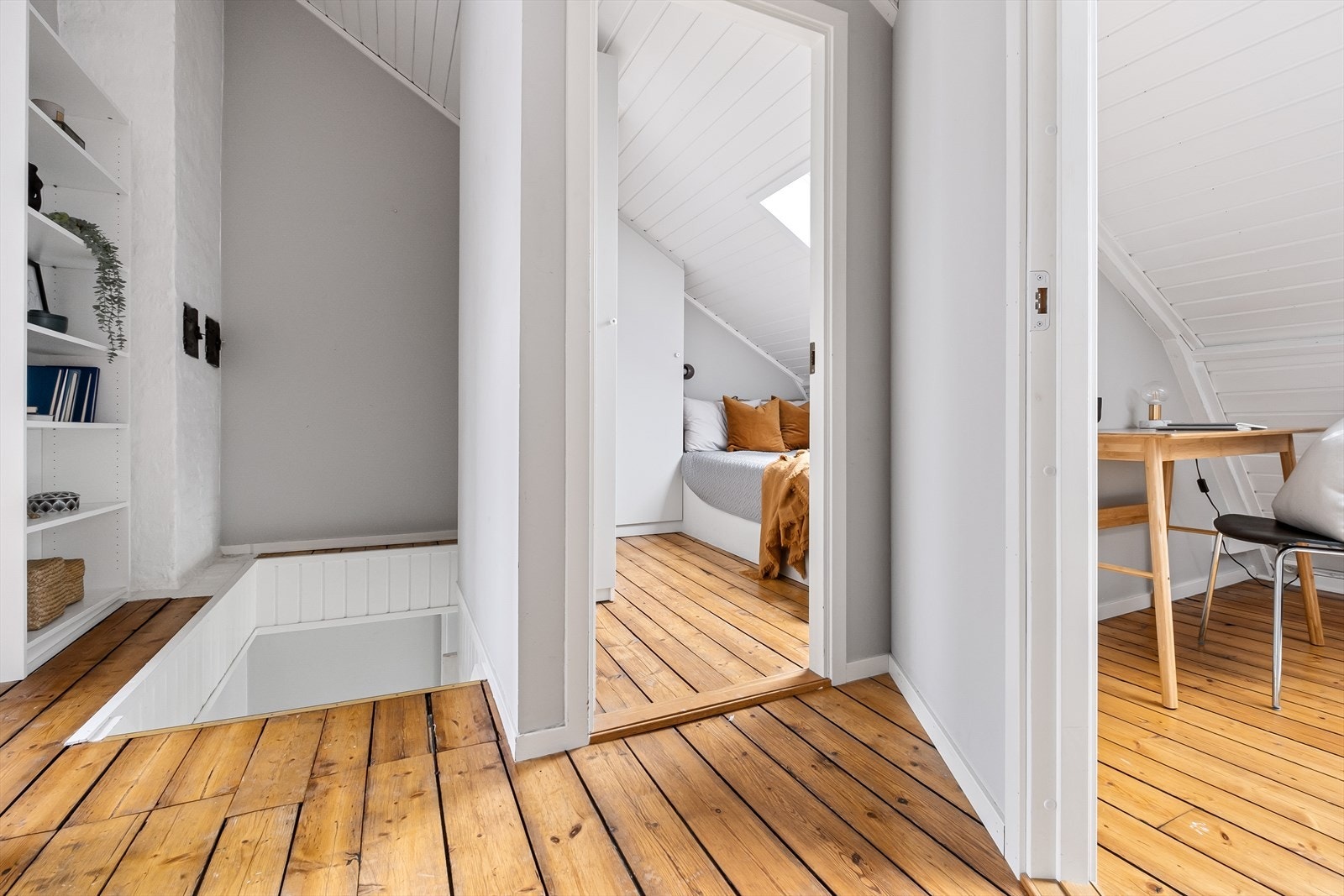Fra loftstuen har man enkel tilgang til alle soverom Galleribilde